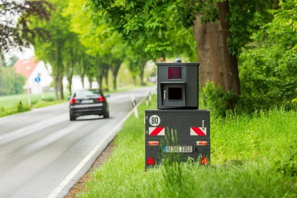 Verkehrsrecht - Der gute alte Blitzer hat Vorfahrt … 